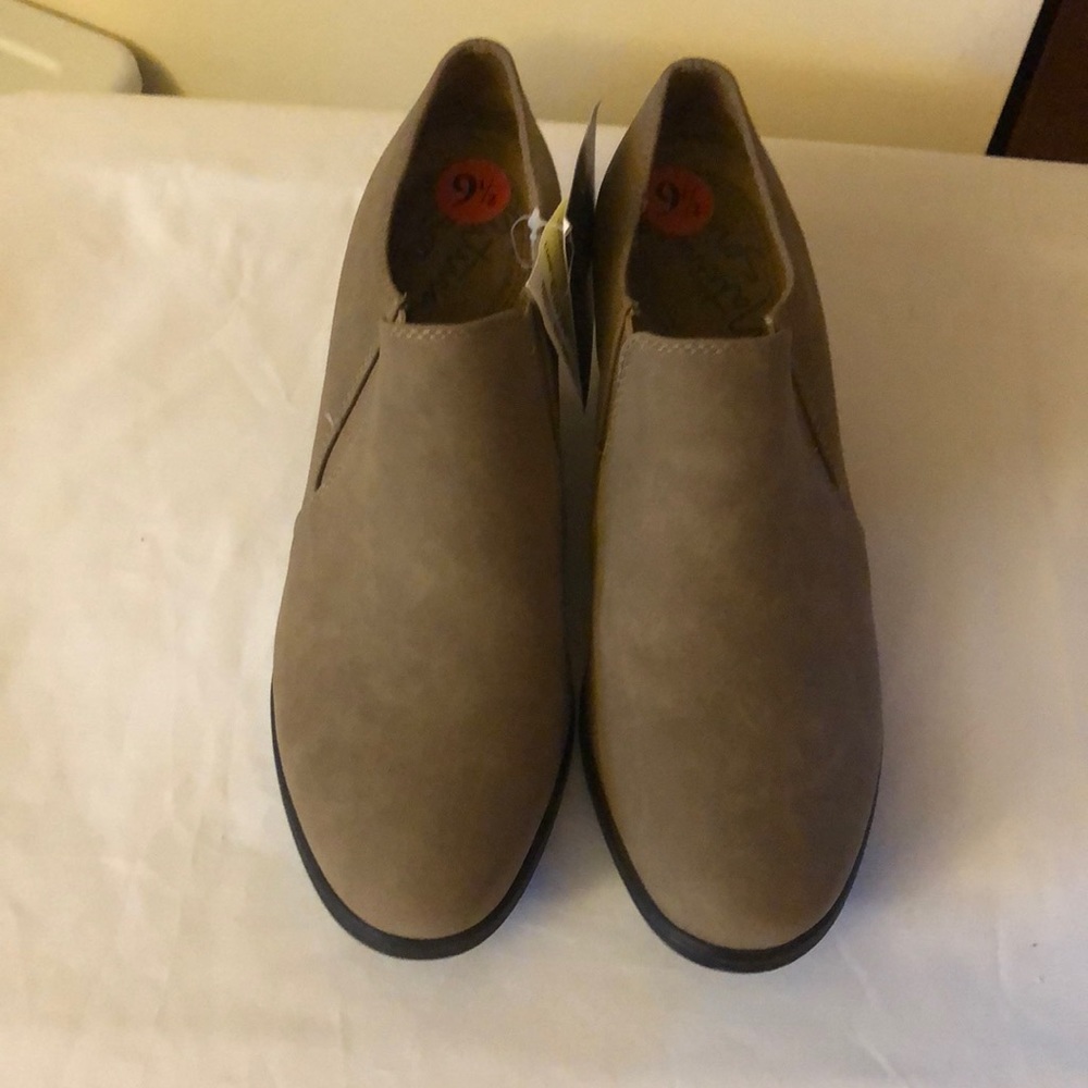 Woman’s Size 9.5 Natural Soul Brown Shellie Ankle Boots NWT